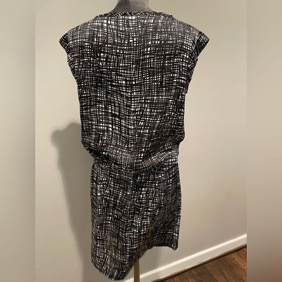 Miggi in New York Korean Clothing Dress - Picture 2 of 9